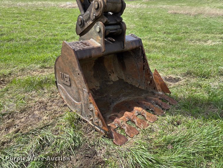 image for item FB3432 2002 Komatsu PC200LC-7L excavator