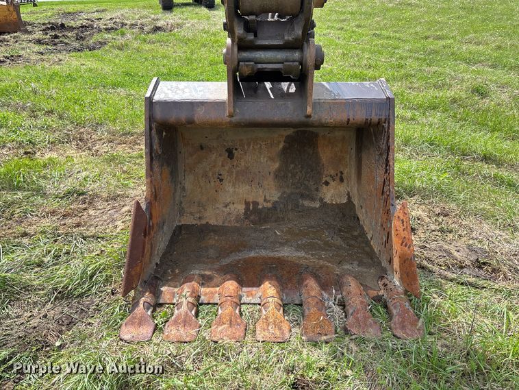 image for item FB3432 2002 Komatsu PC200LC-7L excavator