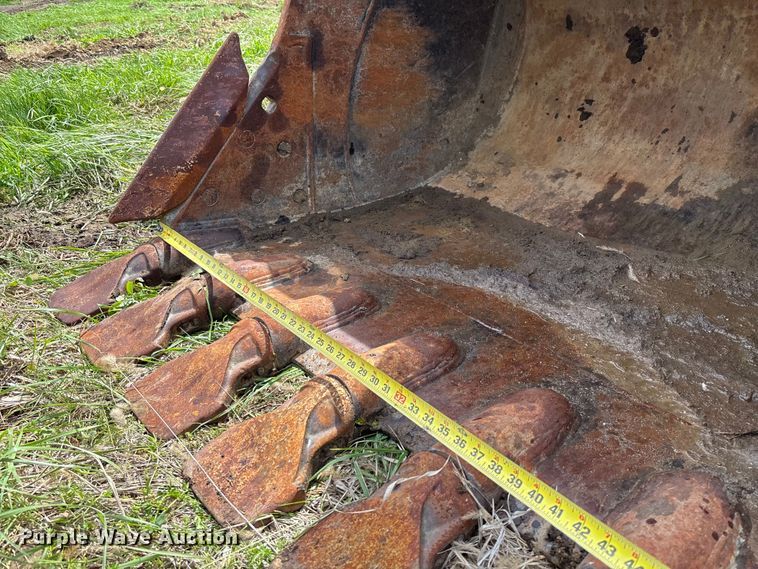 image for item FB3432 2002 Komatsu PC200LC-7L excavator