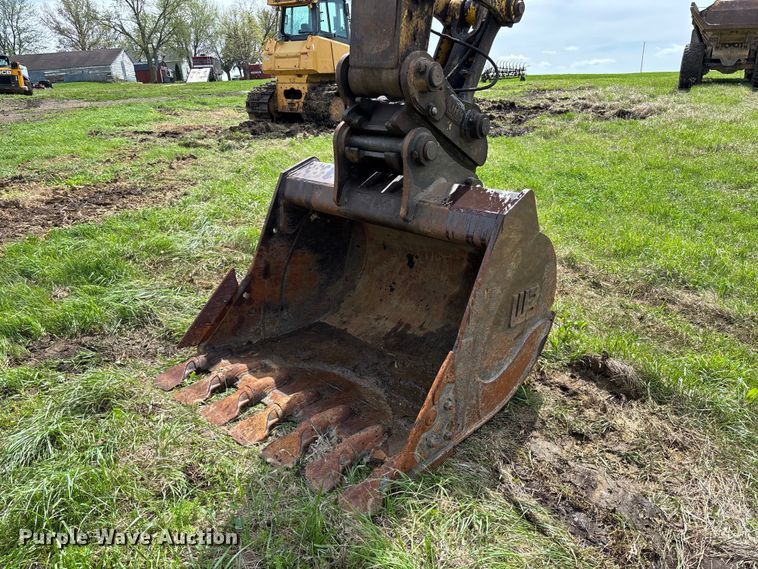 image for item FB3432 2002 Komatsu PC200LC-7L excavator