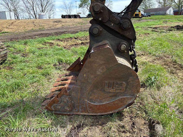 image for item FB3432 2002 Komatsu PC200LC-7L excavator