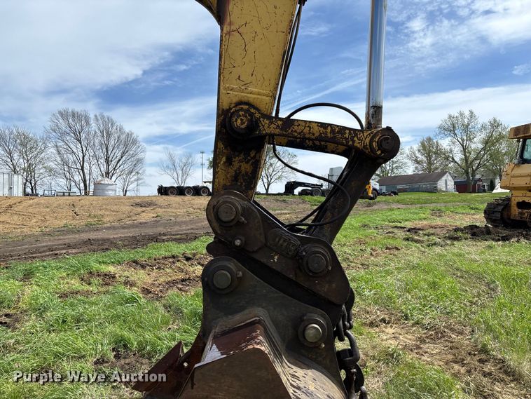 image for item FB3432 2002 Komatsu PC200LC-7L excavator