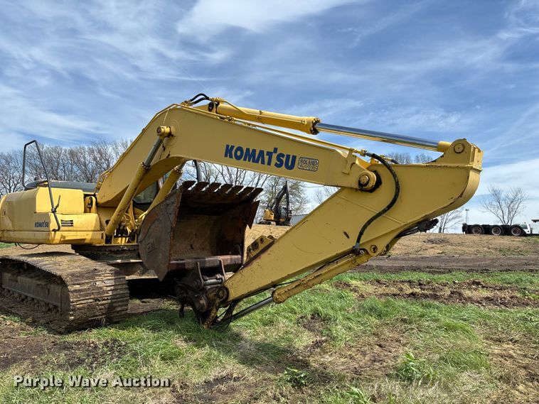 image for item FB3432 2002 Komatsu PC200LC-7L excavator