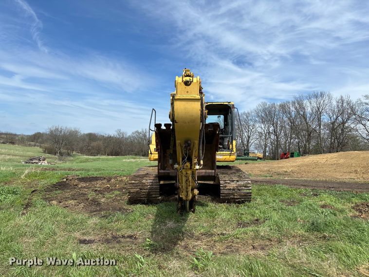 image for item FB3432 2002 Komatsu PC200LC-7L excavator