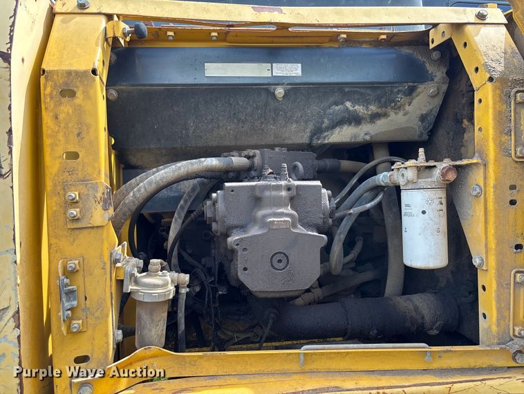 image for item FB3432 2002 Komatsu PC200LC-7L excavator