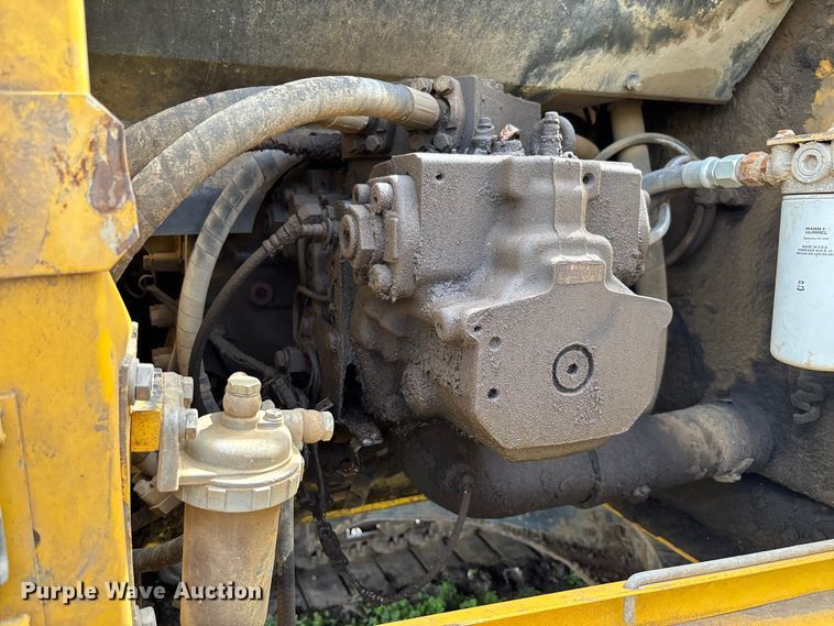 image for item FB3432 2002 Komatsu PC200LC-7L excavator