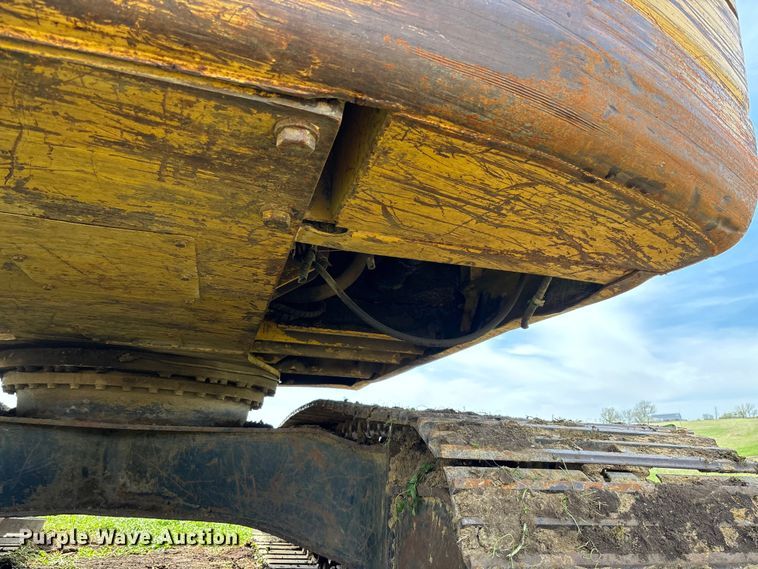 image for item FB3432 2002 Komatsu PC200LC-7L excavator