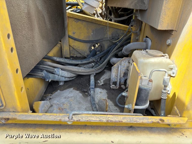 image for item FB3432 2002 Komatsu PC200LC-7L excavator