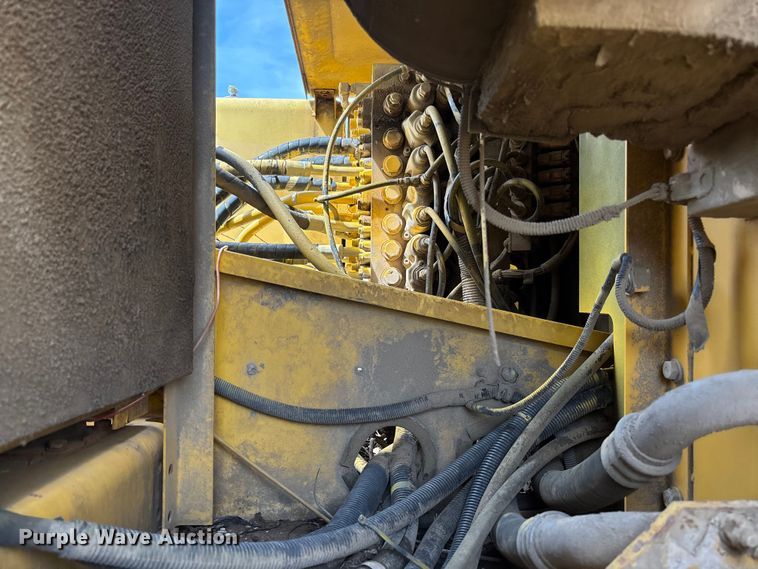 image for item FB3432 2002 Komatsu PC200LC-7L excavator