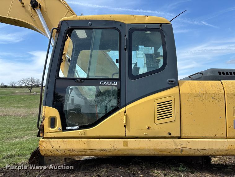 image for item FB3432 2002 Komatsu PC200LC-7L excavator