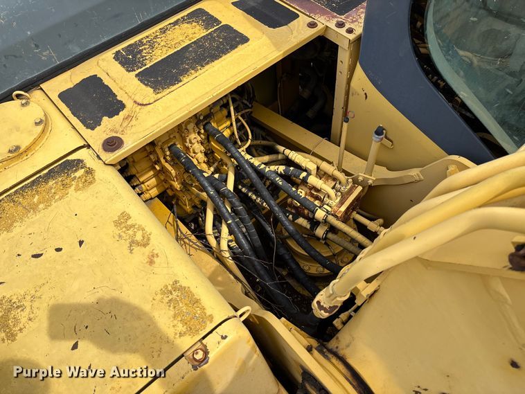 image for item FB3432 2002 Komatsu PC200LC-7L excavator