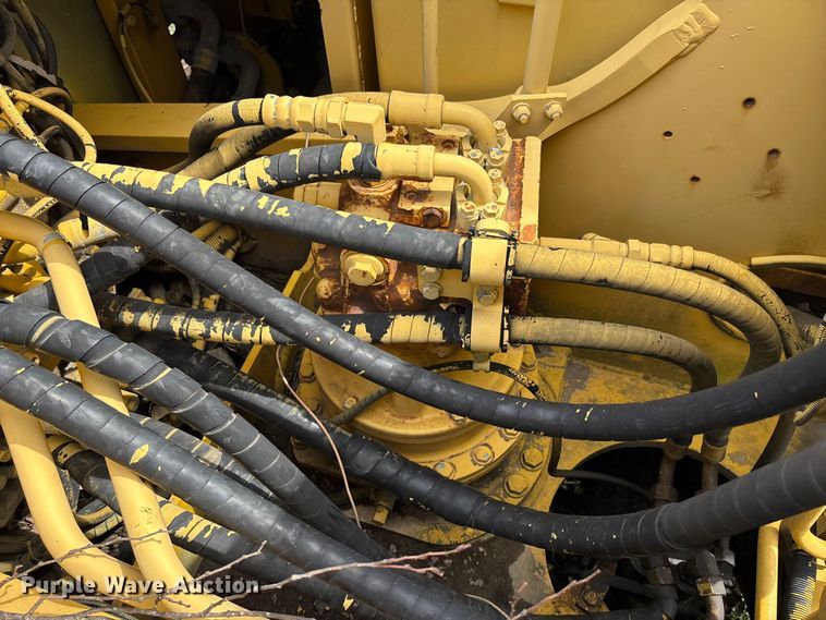 image for item FB3432 2002 Komatsu PC200LC-7L excavator