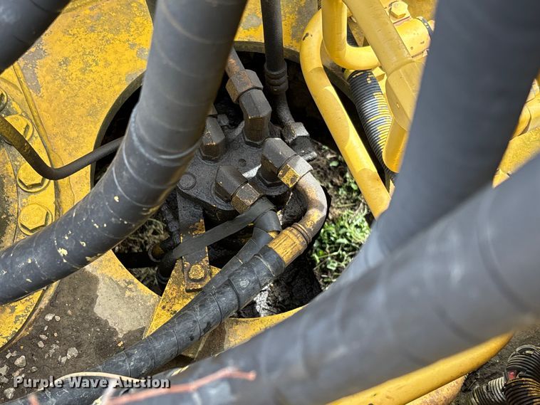 image for item FB3432 2002 Komatsu PC200LC-7L excavator