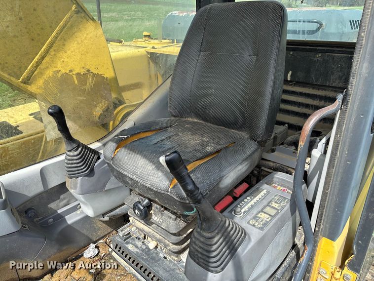 image for item FB3432 2002 Komatsu PC200LC-7L excavator