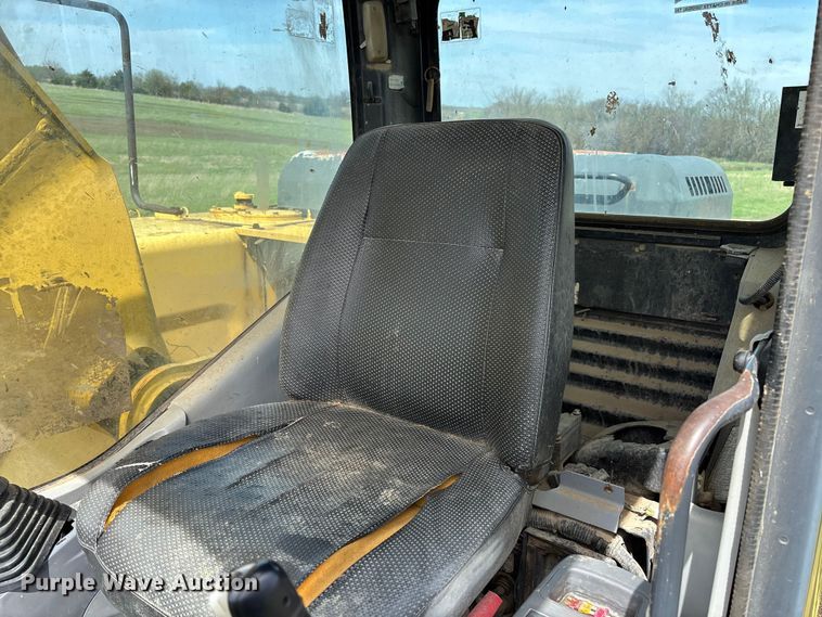 image for item FB3432 2002 Komatsu PC200LC-7L excavator