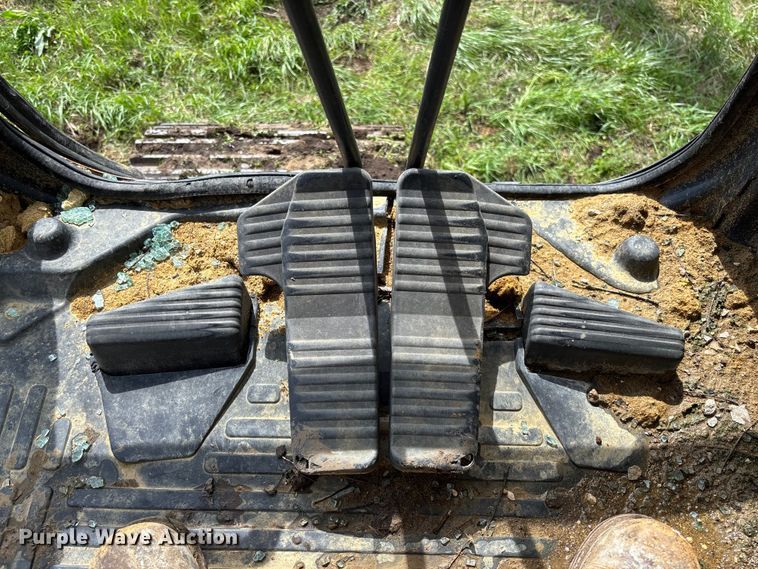 image for item FB3432 2002 Komatsu PC200LC-7L excavator