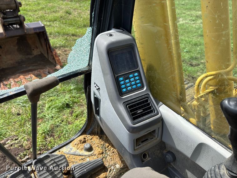 image for item FB3432 2002 Komatsu PC200LC-7L excavator