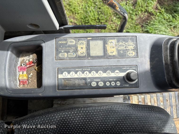 image for item FB3432 2002 Komatsu PC200LC-7L excavator