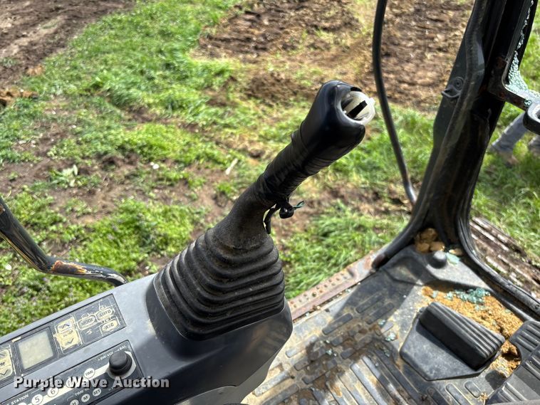 image for item FB3432 2002 Komatsu PC200LC-7L excavator