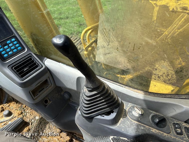 image for item FB3432 2002 Komatsu PC200LC-7L excavator