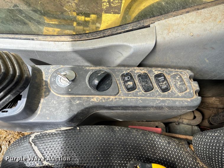 image for item FB3432 2002 Komatsu PC200LC-7L excavator