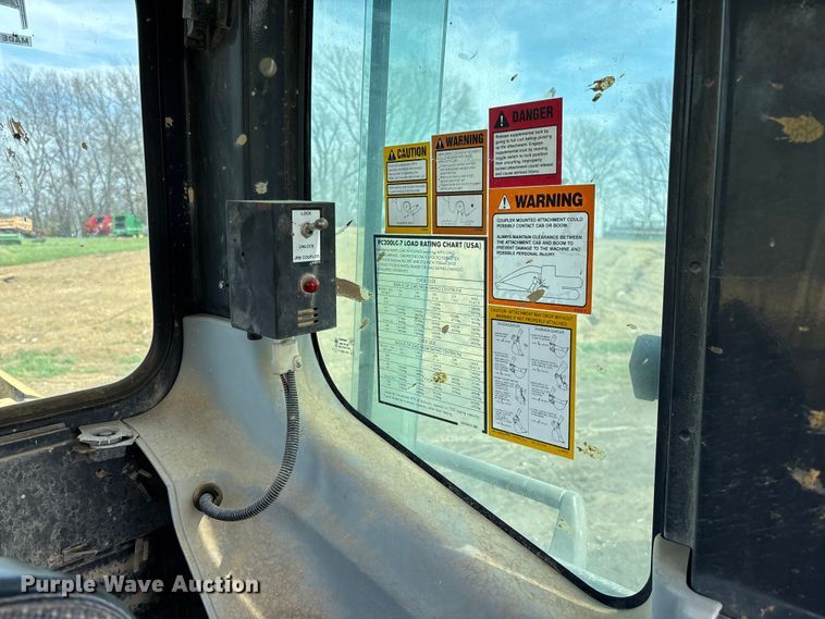 image for item FB3432 2002 Komatsu PC200LC-7L excavator