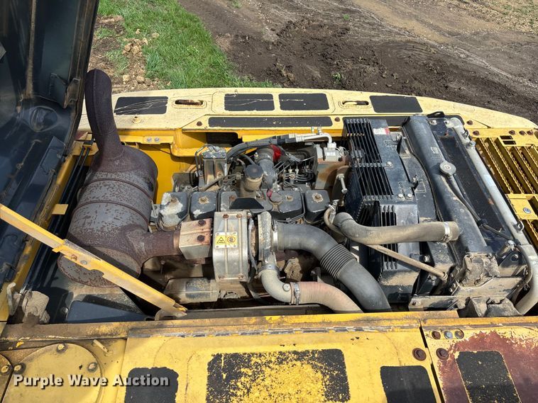 image for item FB3432 2002 Komatsu PC200LC-7L excavator