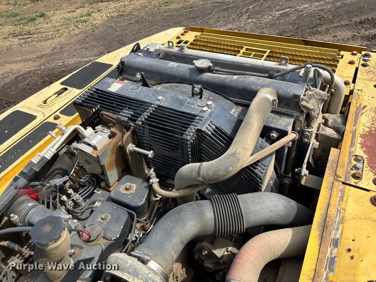 image for item FB3432 2002 Komatsu PC200LC-7L excavator