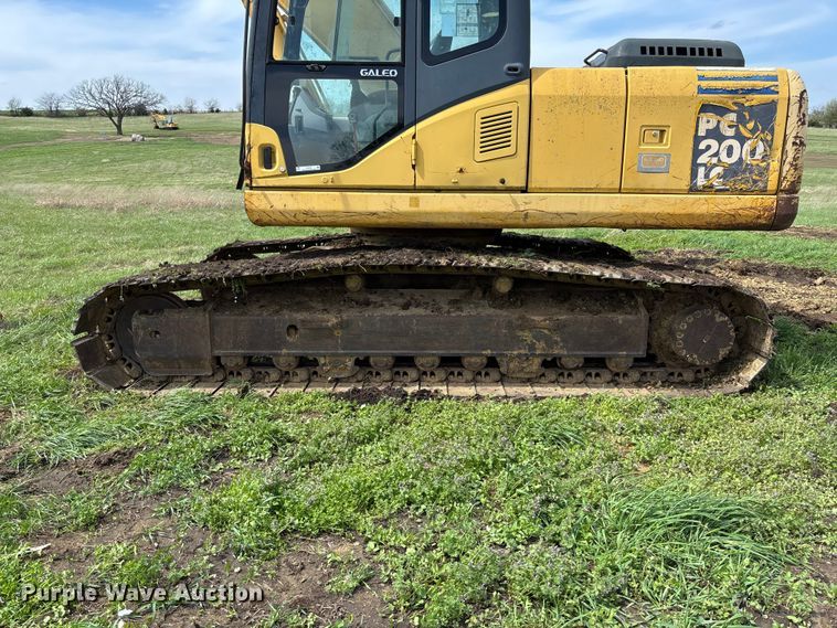 image for item FB3432 2002 Komatsu PC200LC-7L excavator