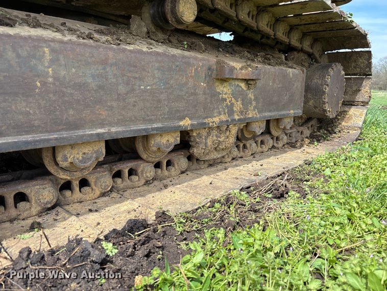 image for item FB3432 2002 Komatsu PC200LC-7L excavator