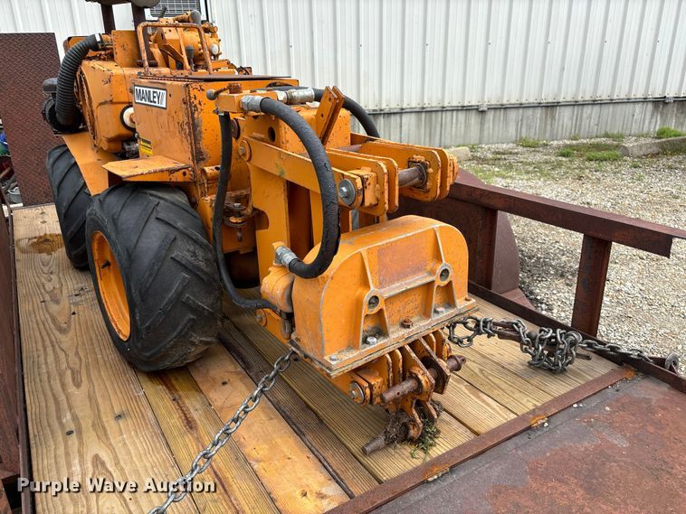 image for item FB3448 1980 Case Mini-Sneaker vibratory cable plow