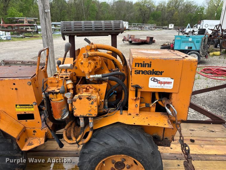 image for item FB3448 1980 Case Mini-Sneaker vibratory cable plow