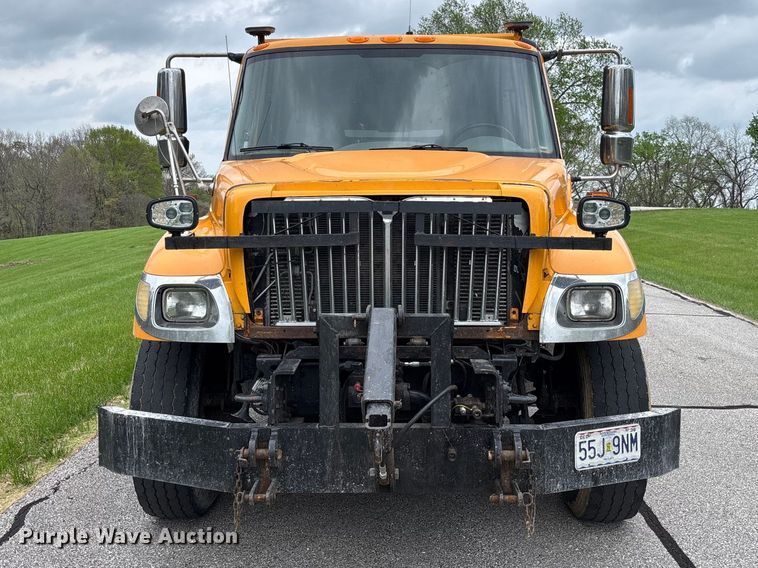 image for item FB3450 2005 International 7400 Crew Cab dump truck