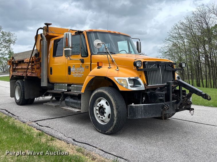 image for item FB3450 2005 International 7400 Crew Cab dump truck