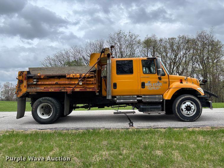 image for item FB3450 2005 International 7400 Crew Cab dump truck