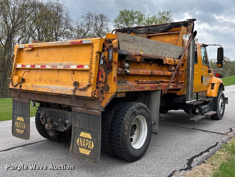 image for item FB3450 2005 International 7400 Crew Cab dump truck