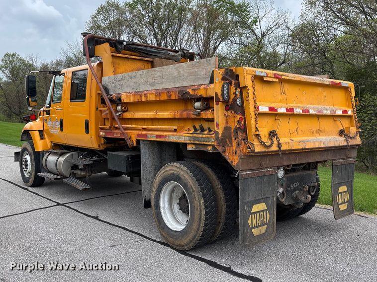 image for item FB3450 2005 International 7400 Crew Cab dump truck