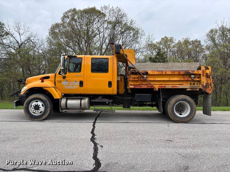 image for item FB3450 2005 International 7400 Crew Cab dump truck