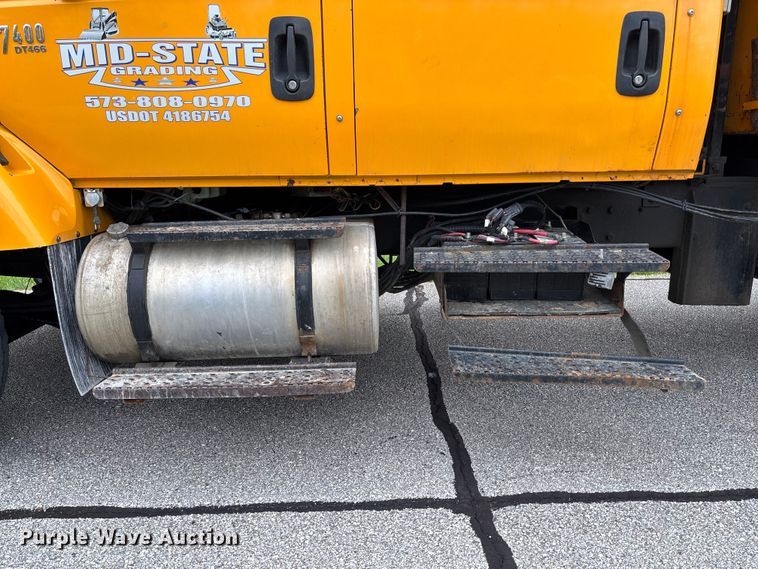 image for item FB3450 2005 International 7400 Crew Cab dump truck