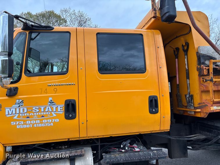 image for item FB3450 2005 International 7400 Crew Cab dump truck