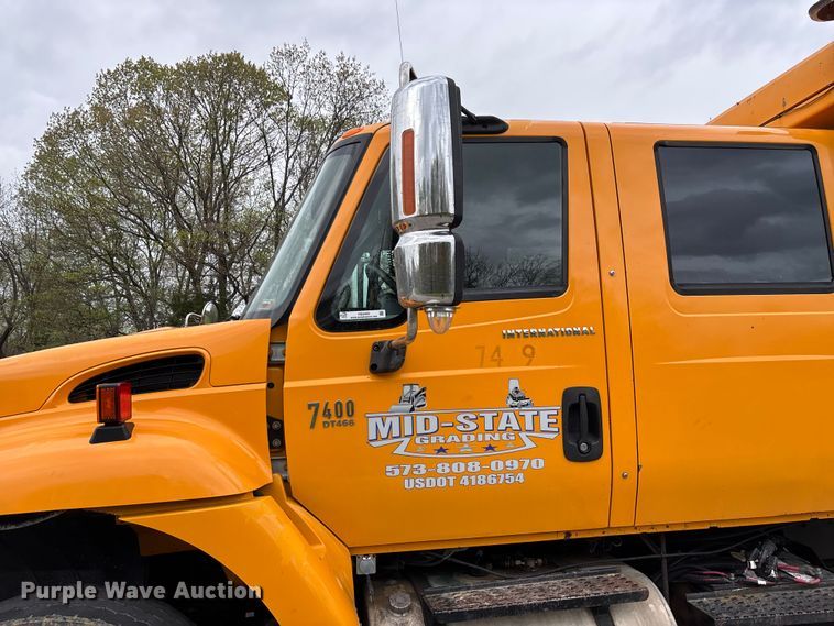 image for item FB3450 2005 International 7400 Crew Cab dump truck