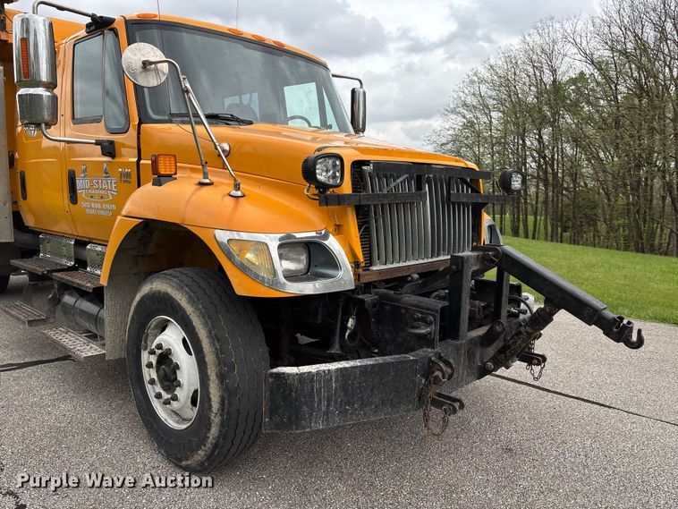 image for item FB3450 2005 International 7400 Crew Cab dump truck