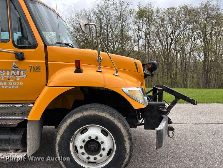 image for item FB3450 2005 International 7400 Crew Cab dump truck