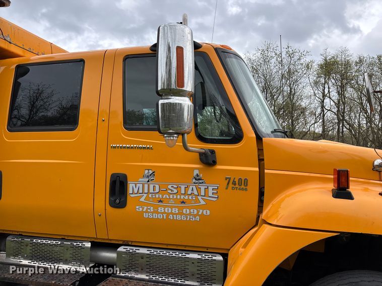 image for item FB3450 2005 International 7400 Crew Cab dump truck