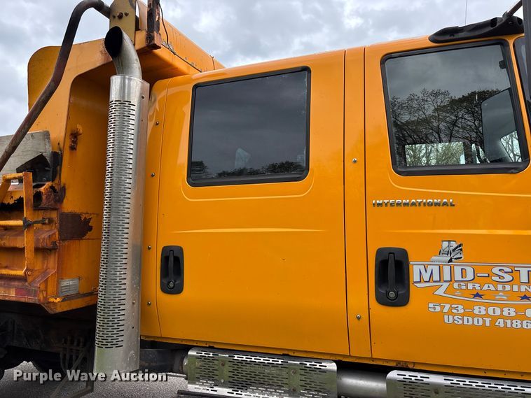 image for item FB3450 2005 International 7400 Crew Cab dump truck