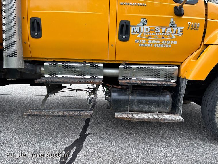 image for item FB3450 2005 International 7400 Crew Cab dump truck