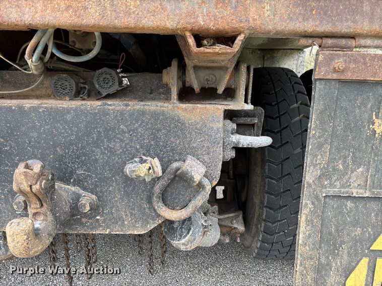 image for item FB3450 2005 International 7400 Crew Cab dump truck