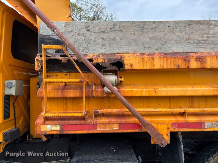 image for item FB3450 2005 International 7400 Crew Cab dump truck