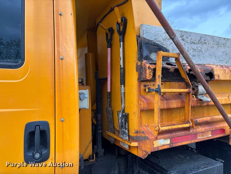 image for item FB3450 2005 International 7400 Crew Cab dump truck