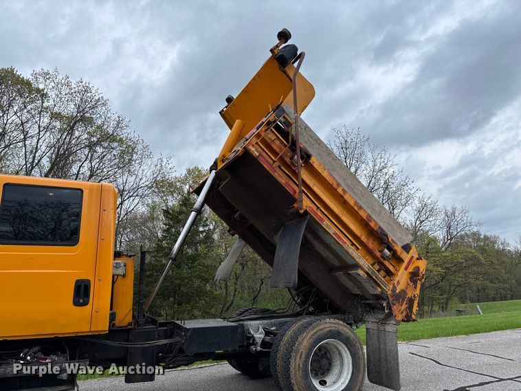 image for item FB3450 2005 International 7400 Crew Cab dump truck